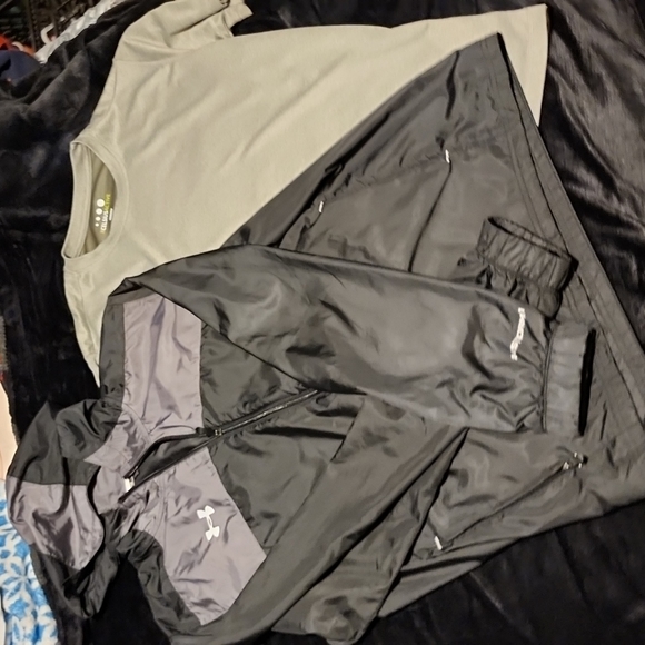 Under Armour windbreaker and xcelsius active heavy dri fit bundle - Picture 1 of 5